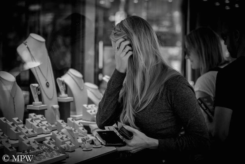 Auckland City street photo, Queent St, black and white